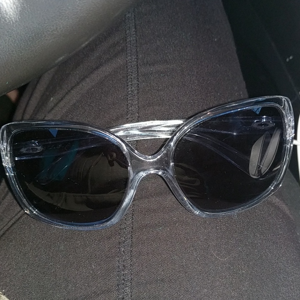 Oakley sunglass -Beck